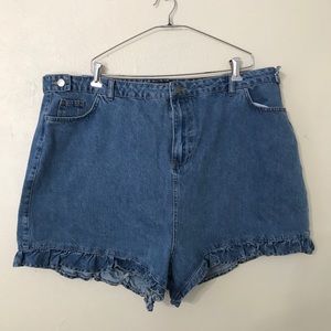 Boohoo short size 20